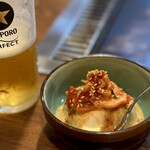 大正お好み屋 ままま - 冷奴キムチ 420円   (*´ч`*) この豆腐うま！