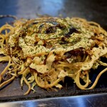 大正お好み屋 ままま - 洋食焼きモダン 豚とえび  1,260円 ദ്ദി˙◡･)
                                生地より麺がはみ出てて、洋食焼きに見えへんけど
                                この麺パリしたのんがうまいねん！