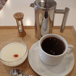 トーコーキッチン - ホットコーヒー 杏仁豆腐