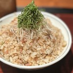 鉄板焼き いわ倉 - 入梅鰯と小梅の炒めごはん・茗荷と大葉載せ