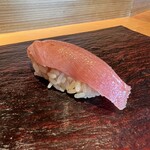 304827147 - 中トロ