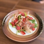 なぎさのハンバーガー - 生ハムとルッコラ野菜のサラダ