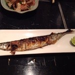 牡丹 - 秋刀魚。ちらっと見えるのは温奴