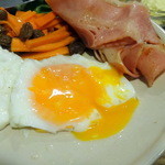 カウカウ　カフェ - 半熟目玉焼き