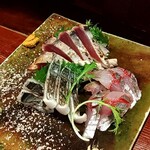 谷町 わらかし - お刺身三種盛り(1.5人前)　かつおたたき、鯵、さごし焼き霜