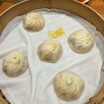 鼎泰豊 - カニ味噌入り小籠包５つNT$170