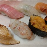 鮨処 銀座 福助 - 店長特選にぎり（左側）アップ！