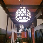 てっぱん料理味味亭 - 廊下の照明