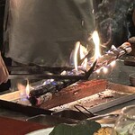 マルタ - ケーキにお砂糖かけて、直接薪を載せてキャラメリゼ。センスありすぎる。