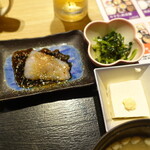 炉端焼き 鷹島本まぐろ 魚然 - 胡麻カンパチ・小鉢