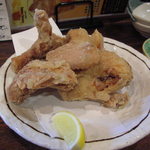 Sumibi Torikyuu - 人気の鶏半身揚げ（700円）。味は言うにあらず。