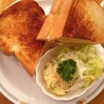 ティーハウスタカノ - ランチセットのチーズトーストとポストサラダ