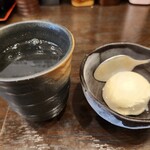 とんかつ小金庵 - 食後の梅昆布茶とアイス