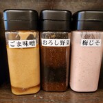 とんかつ小金庵 - 卓上ドレッシング