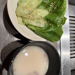焼肉うしごろ 池袋店 - Salad and tail soup 