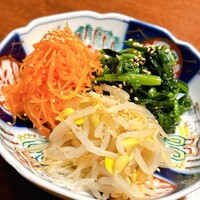 焼肉 にくだらけ - ナムルの盛り合わせ