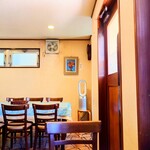 シャンティ - ダイソンの右にも客席があります。