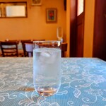 シャンティ - 着席時すぐに提供してくれる、冷たいお水。