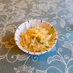 シャンティ - ドレッシングも旨いサラダは、冷たくてシャキシャキ。