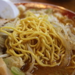 ラーメンふるき - 味噌ラーメン、旭川製麺の中太縮れ麺。おいしいです。