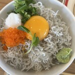 히토사라 - 이 시라스 덮밥은 350엔의 가치가 있다고 생각합니다. 꽤 맛있습니다.