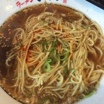 ラーメンこがね家 - にんにく、ラー油、タレを加え味に変化を