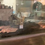 もも焼き 大山 京都ヨドバシ店 - ガラス越しに焼いている姿が見れます♪