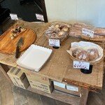 ＰＡＮ　ＦＡＲＭ - ぱむ　※1番左のピザは、相当デカい　※この後、速攻で売り切れていました