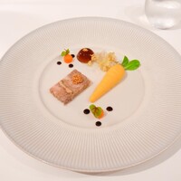 ドミニク・ブシェ トーキョー - 兎とドライフルーツのテリーヌ、人参のピューレ