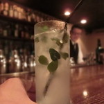 Dack Tails - ■２杯目はハーブを使用したオリジナルカクテルだ。