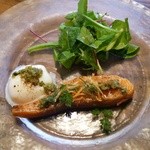 Saisonnier - ノルウェーサーモンの瞬間燻製　温度卵と香草のラヴィゴット
