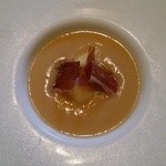 Saisonnier - 白桃のスープ　イベリコの生ハム