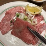 焼肉 鶯谷園 - 並カルビで十分すぎるサシ。ワサビで