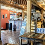 AOSORA PARLOR - 店内は思いの外広く、ゆったり過ごせます。