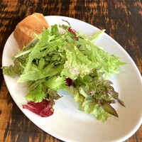 ラディカーレ - サラダとパン