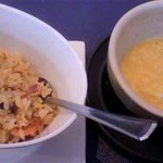 クラブチャイナ - 炒飯とスープ。スープでお腹ふくれた～。