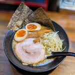 豚骨ラーメン 雄 - 料理写真:味玉しおとんこつ