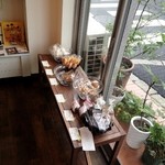 fig - 焼き菓子も6，7種類ほど。