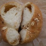 fig - 黒糖のベーグル……断面