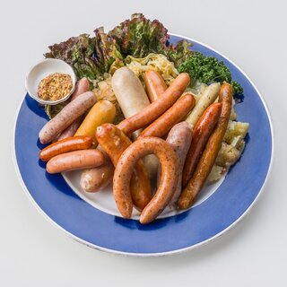 お肉やポテト、前菜など下町風にアレンジしたドイツ料理を満喫！