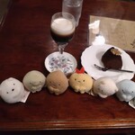 シティーライト - 琥珀の女王(左)   ノアケーキ(右)  すみっコ