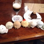 シティーライト - 琥珀の女王(左)   ノアケーキ(右)  すみっコ