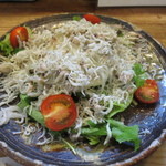 しらすサラダのハーフサイズを無理言って作ってもらいました(^^)