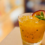 Bar Un - 季節のフルーツカクテル（パッションフルーツ）