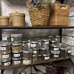 精進薬膳IPPUKU - 生薬(漢方薬)も、ズラッと勢揃いヽ(´o｀；