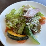 LA PIZZICA - ◉ ランチサラダ　　　330円（税込）
☘️カボチャやポテトサラダ、ベーコン等
　いろいろ入っていました(^｡^)/