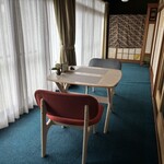 精進薬膳IPPUKU - 広縁(縁側)のテーブル席ヽ(^o^)