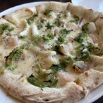 LA PIZZICA - ◉ 魚介と志摩産あおさ海苔のピザ　
　　　　　　　　　　1,980円（税込）
☘️あおさの香りが、口の中に広がります！
　これも美味しい〜(=^x^=)