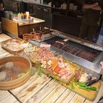 力丸 炉ばた焼 網兵衛 - 時間遅いので並んでるネタは少ない