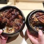 あつた蓬莱軒 - 左が一半、右が並